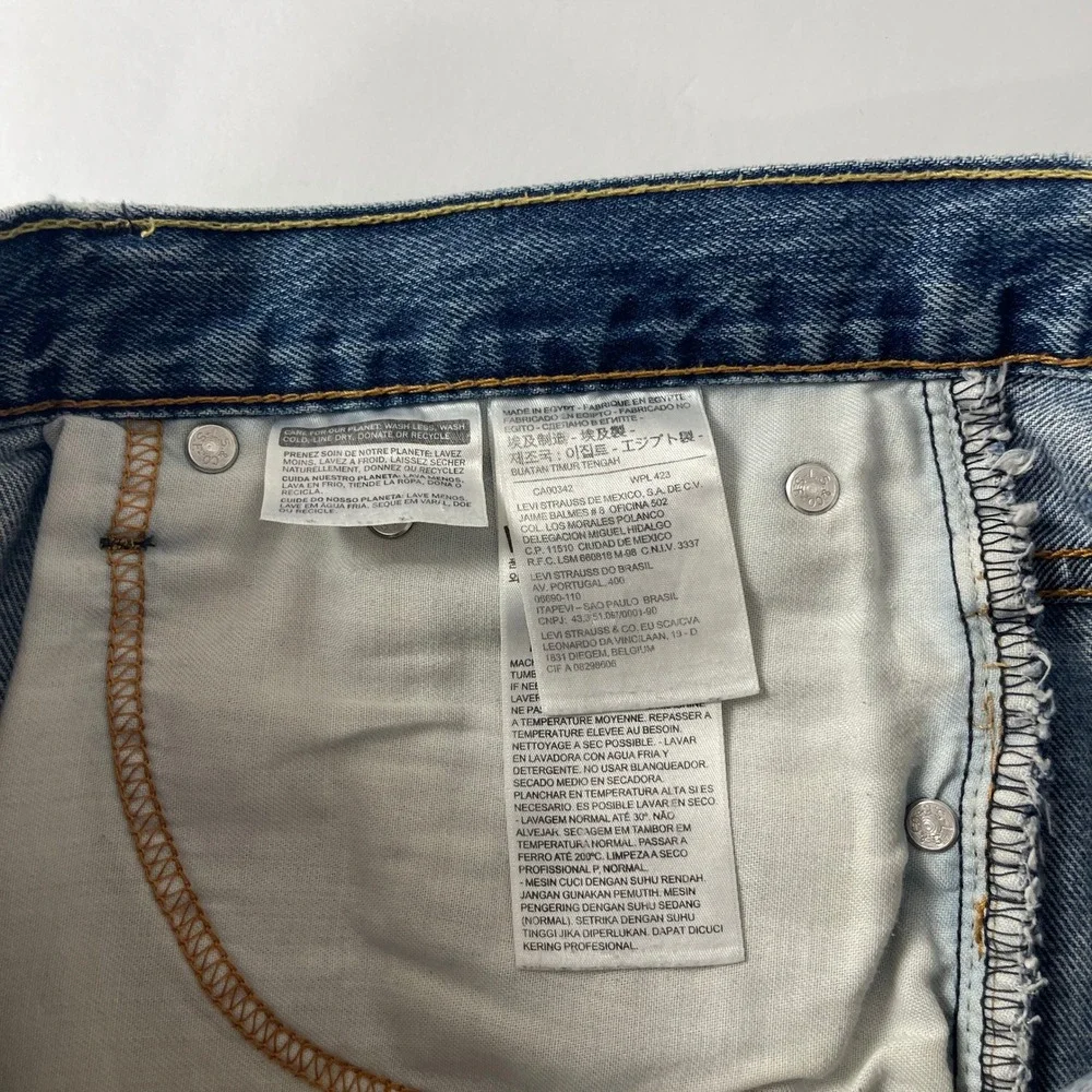 Levis sizing title